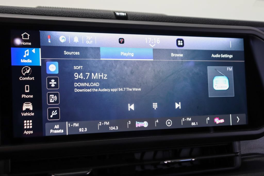 Used 2025 Jeep Gladiator Sport AWD/4WD image 27