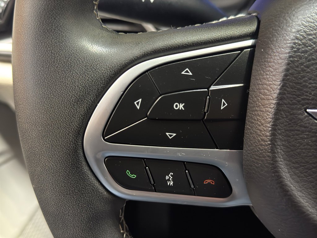 Used 2024 Chrysler Pacifica Touring-L image 23