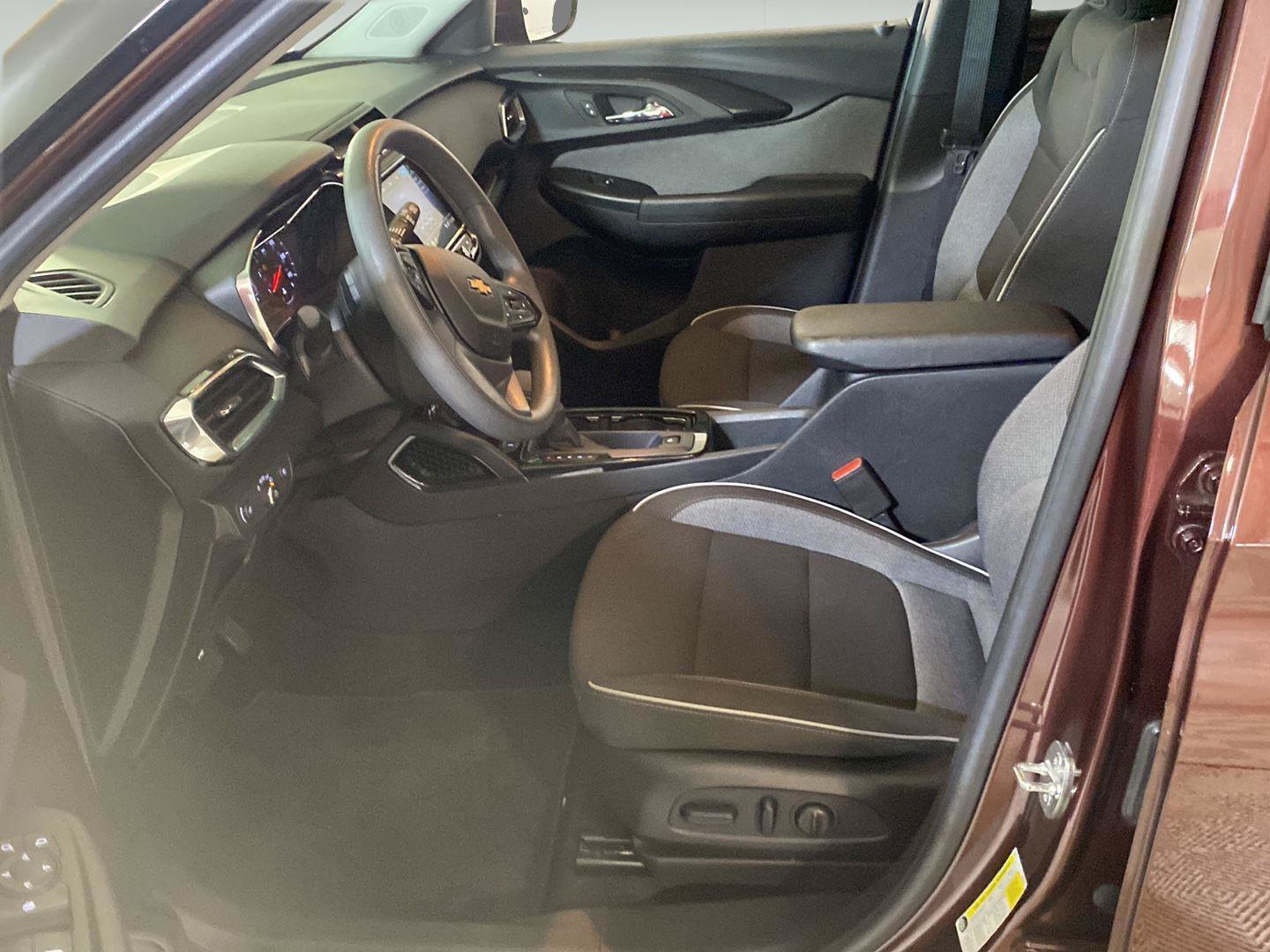 Certified 2023 Chevrolet TrailBlazer LT w/ Convenience Package FWD image 15