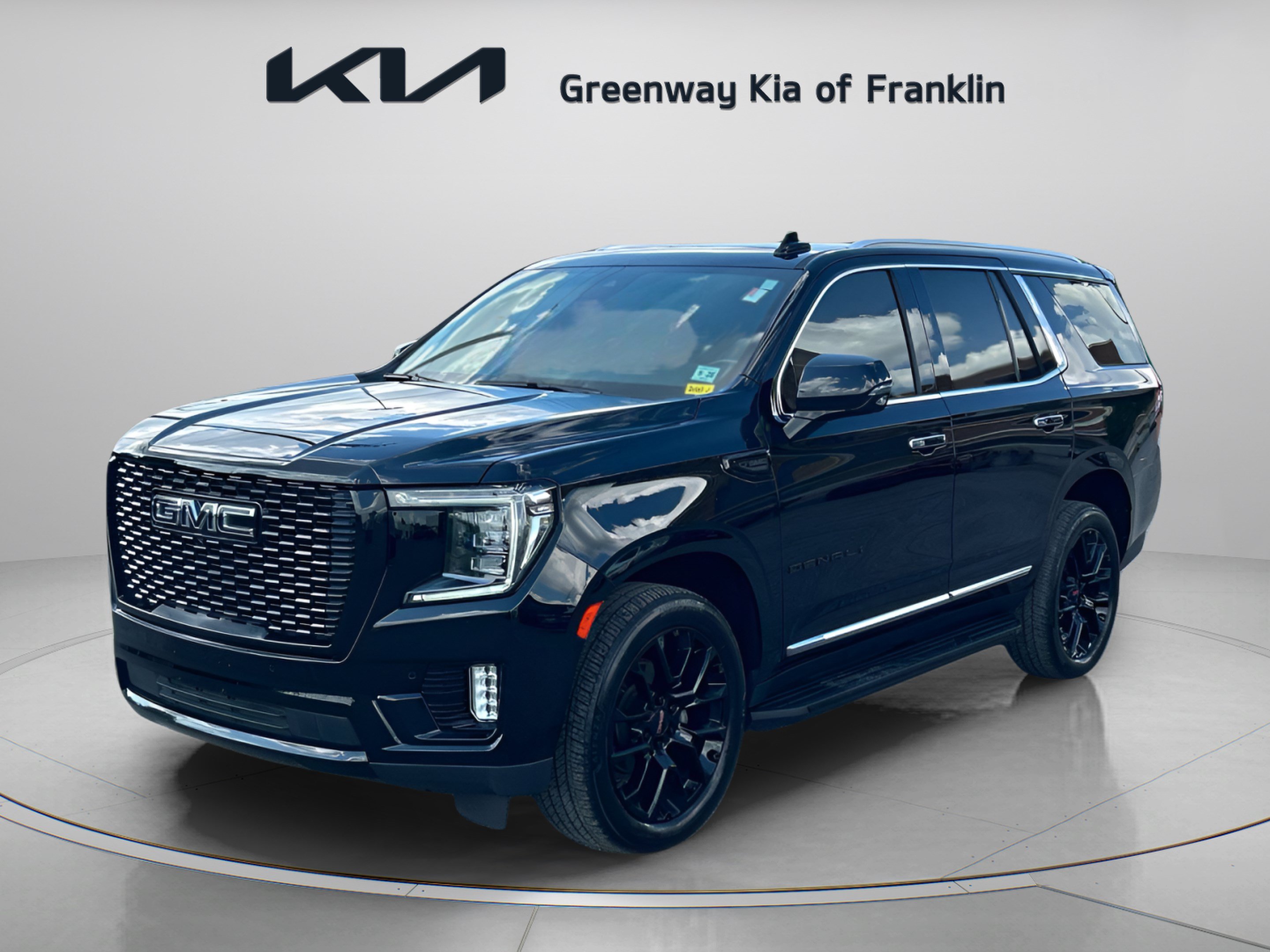 Used 2023 GMC Yukon Denali w/ LPO, Floor Liner Package AWD/4WD image 3