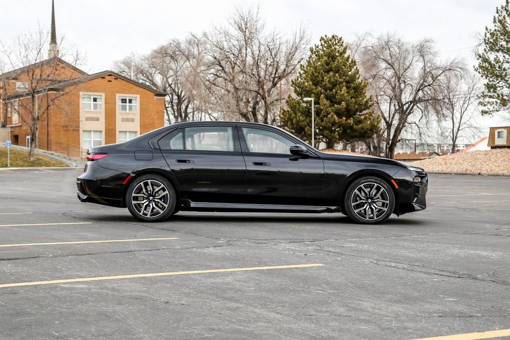 Used 2025 BMW 760i xDrive w/ Executive Package AWD/4WD image 6