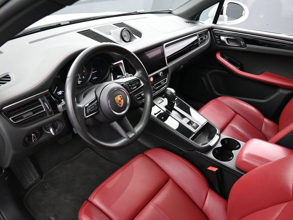 Certified 2023 Porsche Macan Turbo image 4