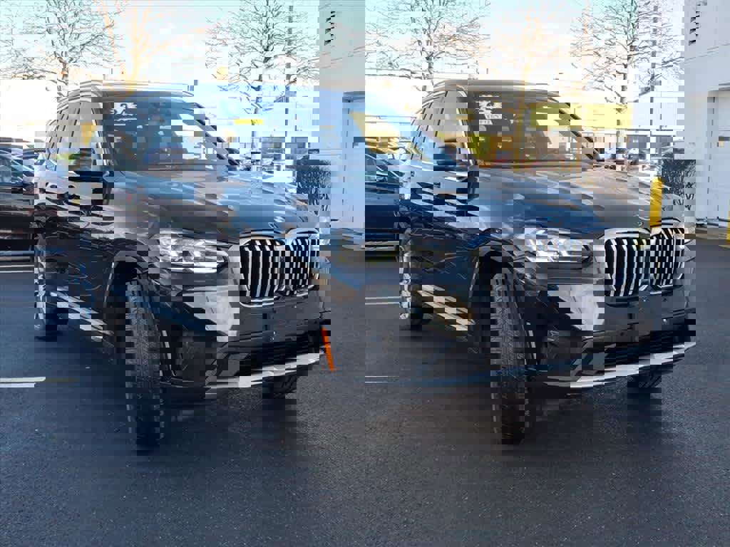 Used 2024 BMW X3 xDrive30i image 3