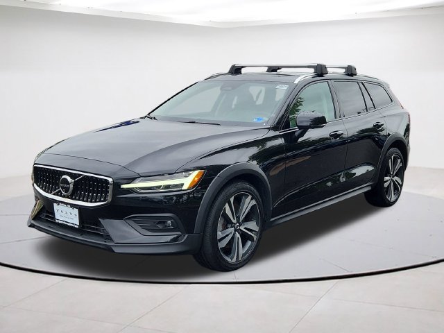 Certified 2024 Volvo V60 B5 Cross Country Plus w/ Climate Package