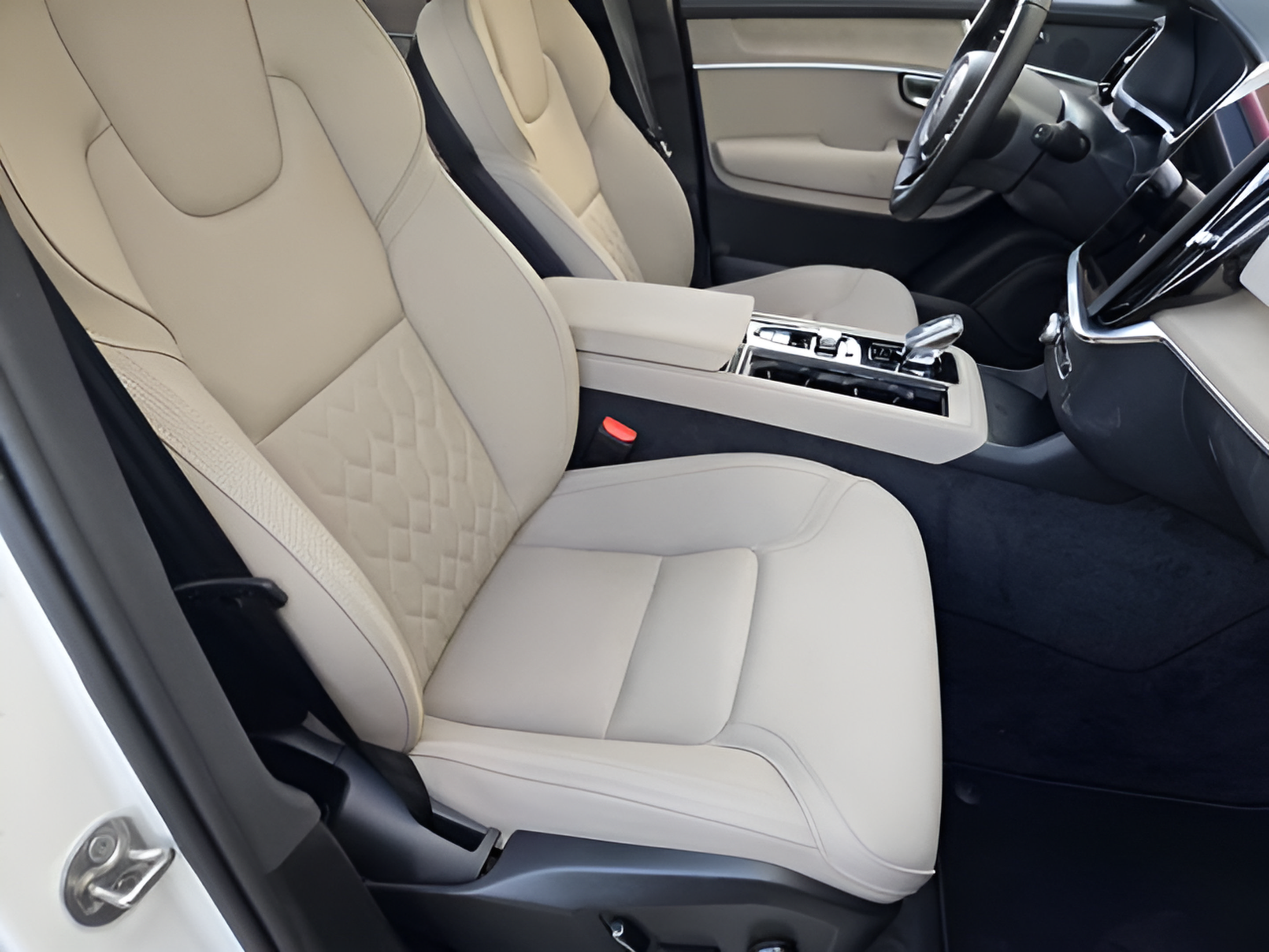 Used 2026 Volvo XC90 B5 Plus w/ Protection Package Premier AWD/4WD image 9