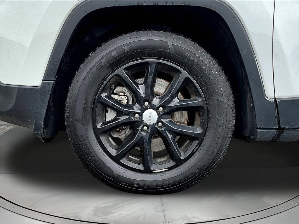 Used 2018 Jeep Cherokee Latitude w/ Cold Weather Group AWD/4WD image 36