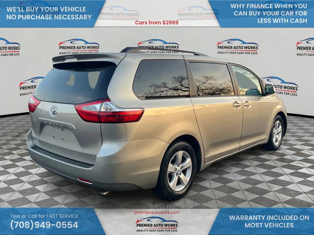 Used 2015 Toyota Sienna LE image 3