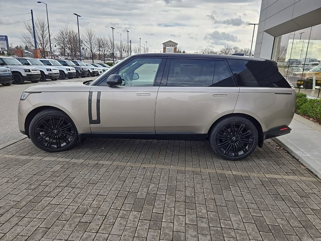 Certified 2024 Land Rover Range Rover Long Wheelbase SE image 8
