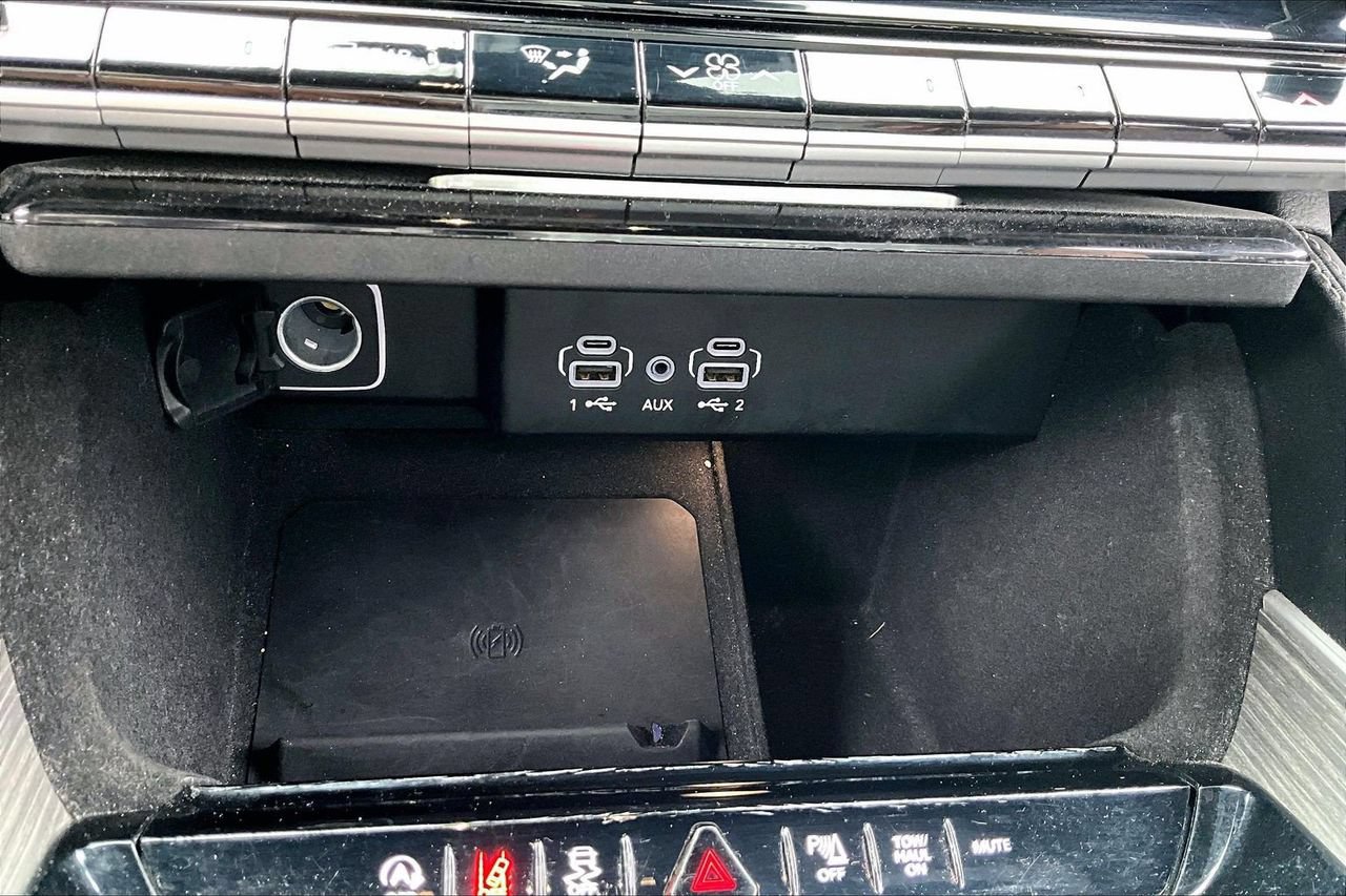 Certified 2024 Jeep Wagoneer Series III AWD/4WD image 16
