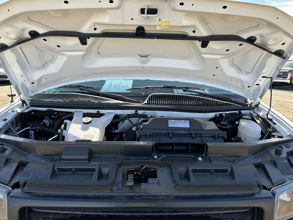 New 2025 GMC Savana 3500 LS image 28