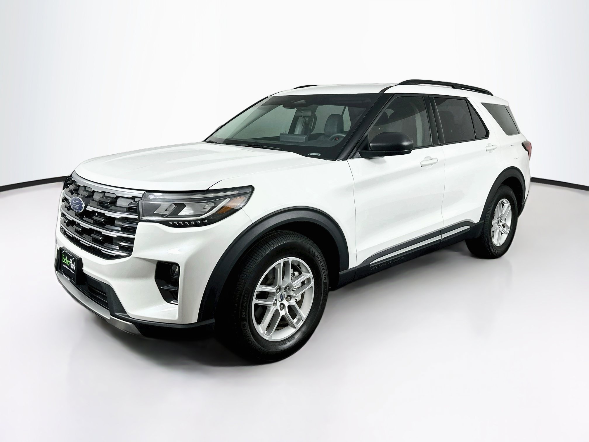 Used 2025 Ford Explorer Active w/ Active Comfort Package RWD image 3