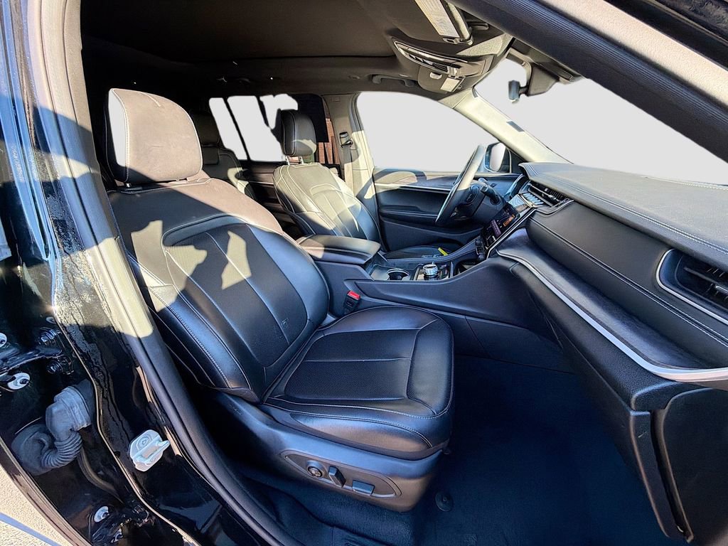 Used 2024 Jeep Grand Cherokee L Limited w/ Luxury Tech Group II image 15