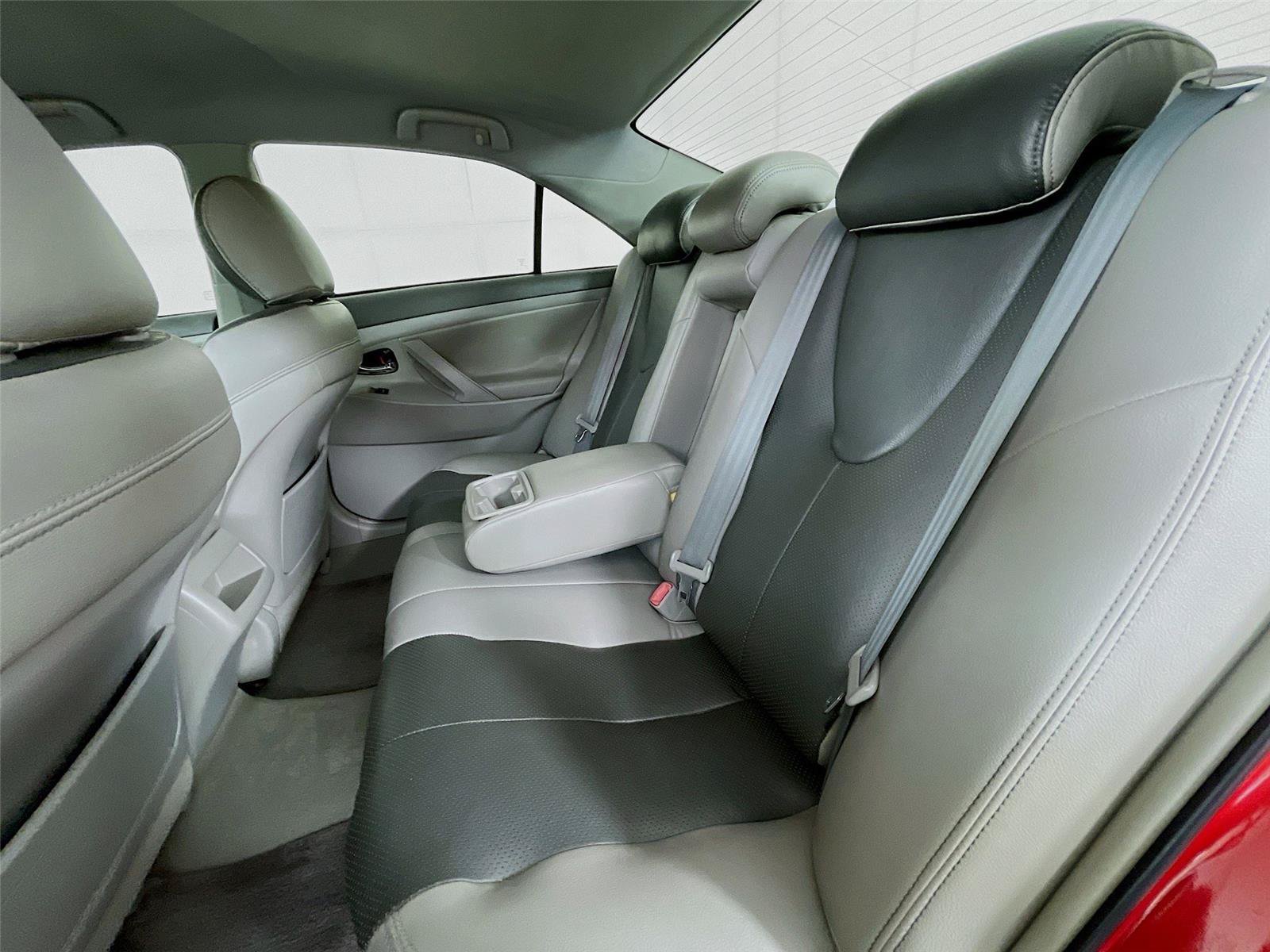 Used 2011 Toyota Camry LE FWD image 23