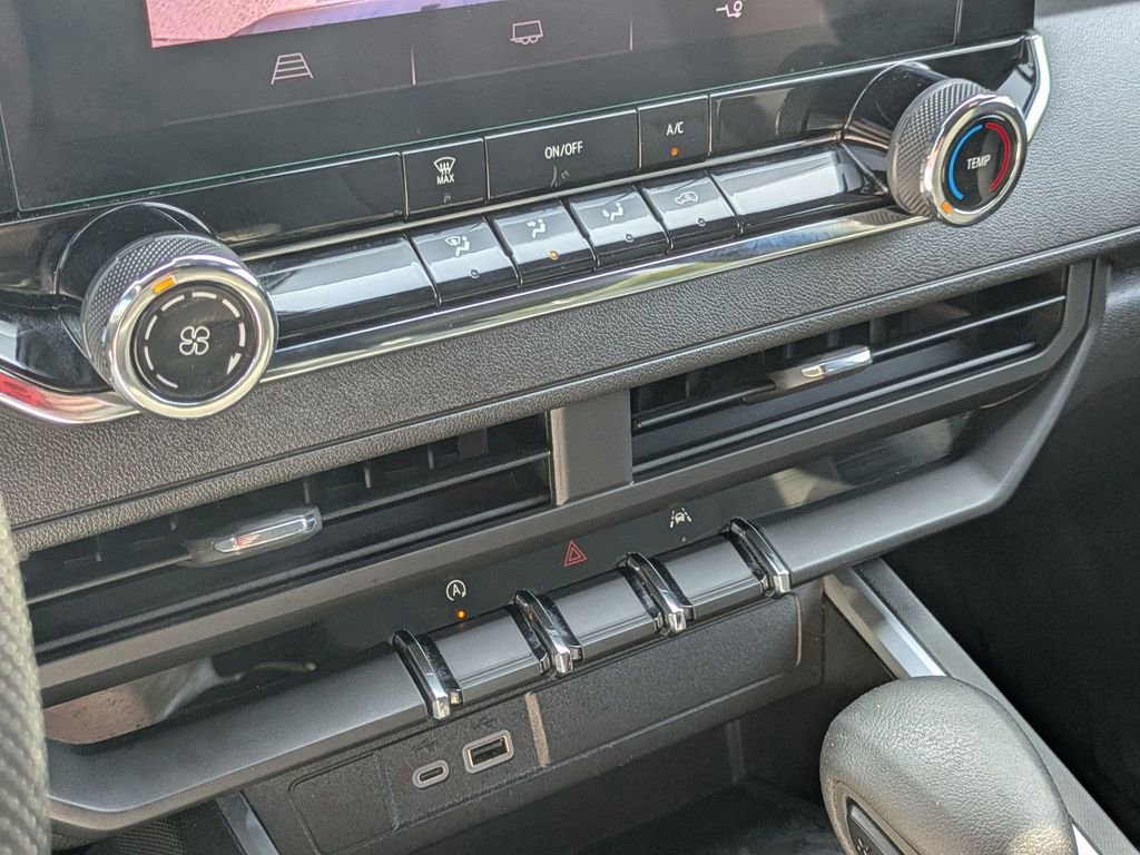 Used 2023 Chevrolet Colorado Trail Boss AWD/4WD image 22