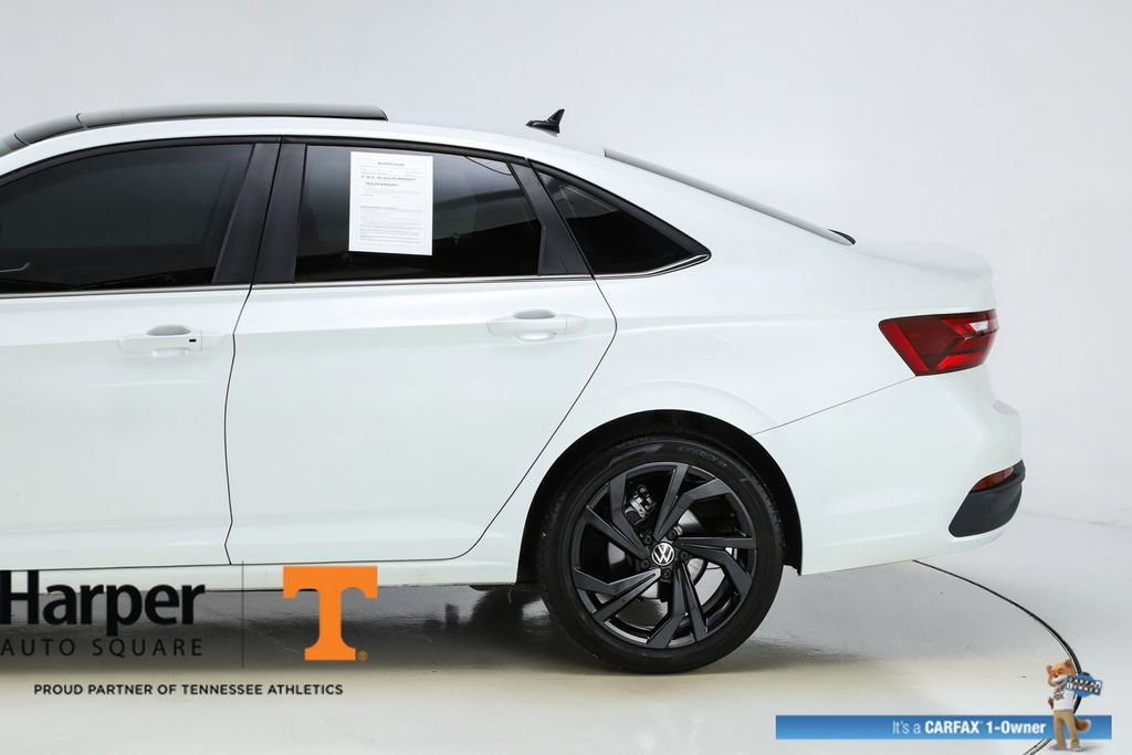 Used 2025 Volkswagen Jetta SE w/ Sunroof Package image 41