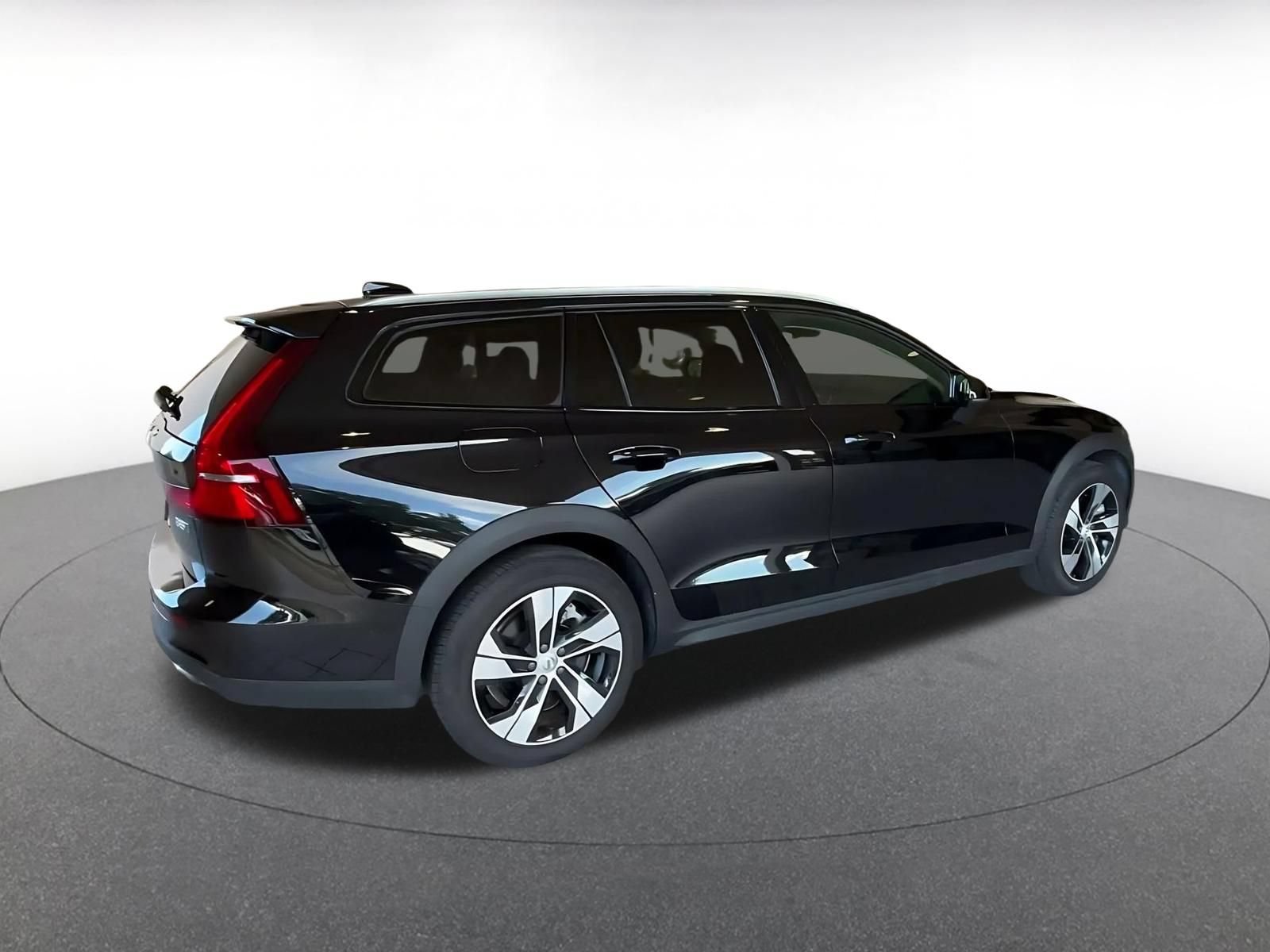 Used 2025 Volvo V60 B5 Cross Country Plus AWD/4WD image 14