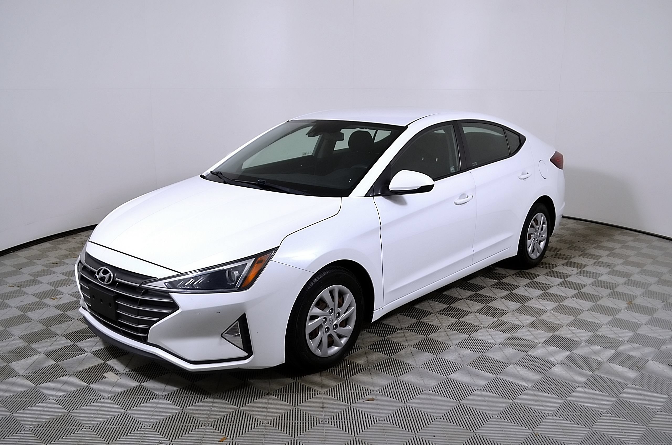 Used 2020 Hyundai Elantra SE w/ Cargo Package (C1) FWD image 3