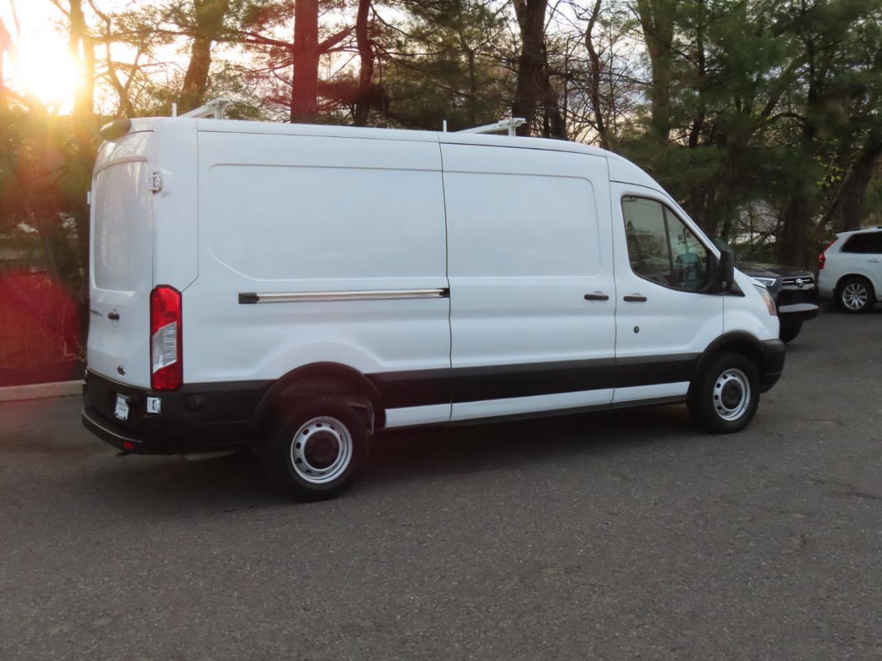 Used 2019 Ford Transit 250 148 Medium Roof RWD image 4