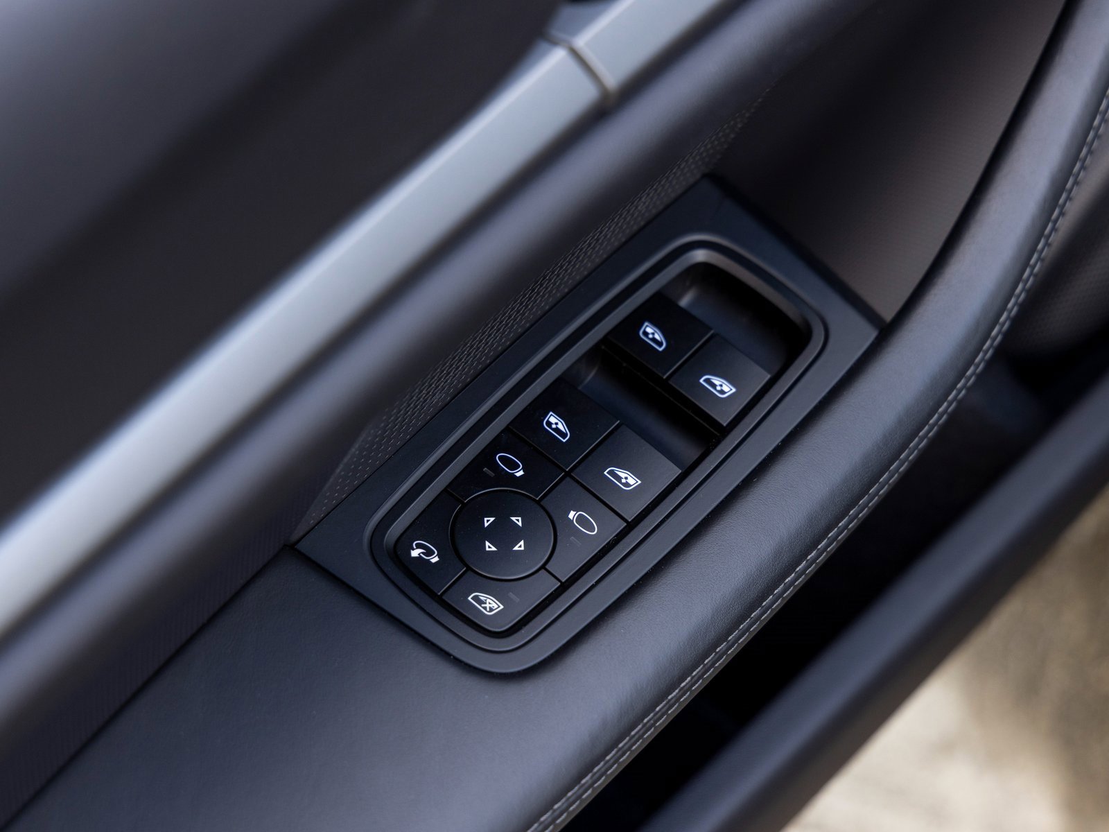 New 2025 Porsche Taycan image 22