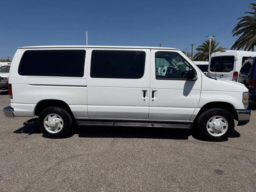 Used 2009 Ford E-350 and Econoline 350 Super Duty Wagon RWD image 4