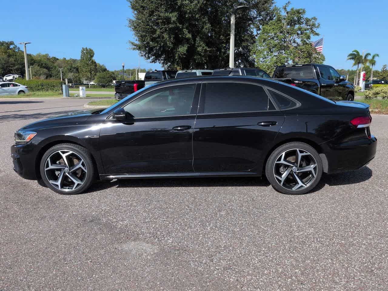 Used 2020 Volkswagen Passat 2.0T R-Line FWD image 3