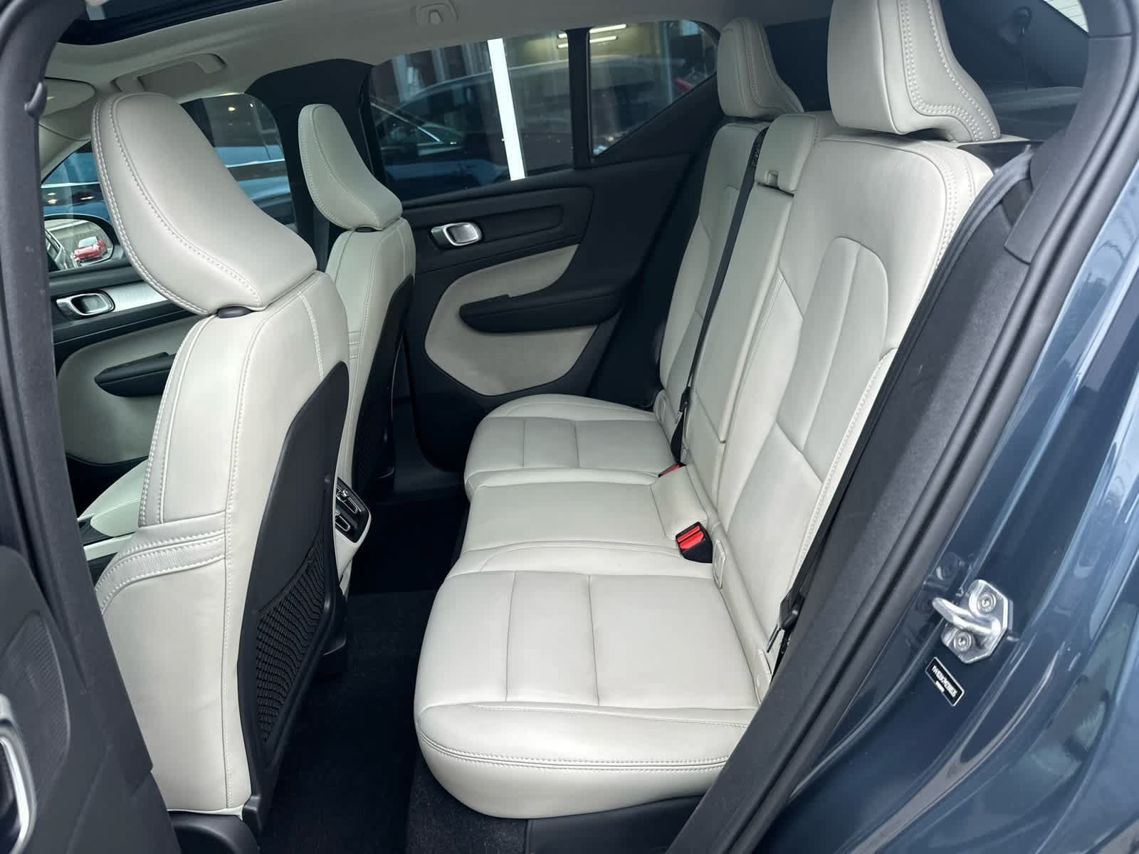 Used 2021 Volvo XC40 T5 Momentum w/ Protection Package Premier AWD/4WD image 25