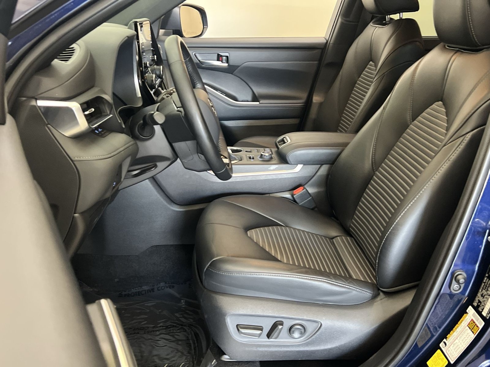 Used 2021 Toyota Highlander XSE AWD/4WD image 12