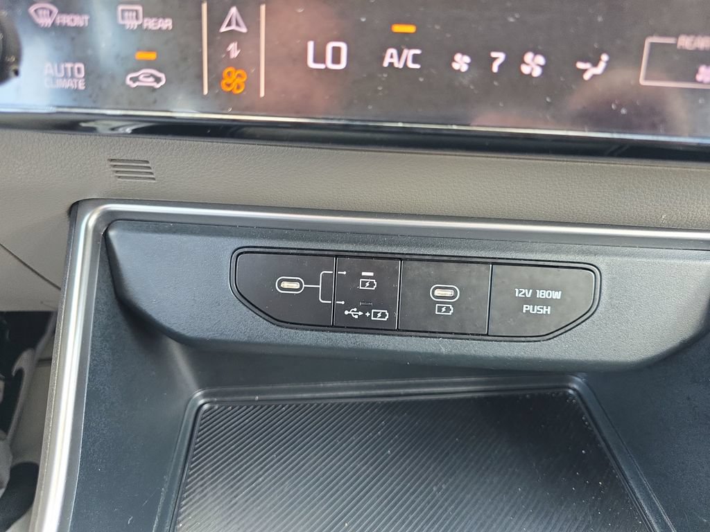 Used 2025 Kia Carnival FWD image 29