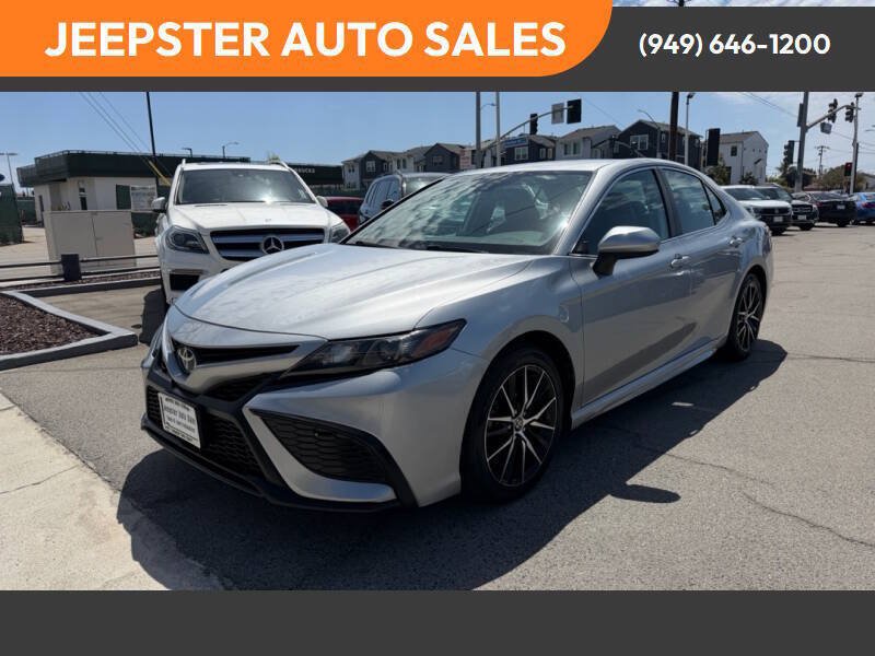 Used 2021 Toyota Camry SE FWD image 1