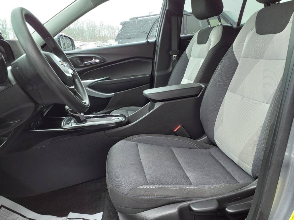 Used 2024 Chevrolet Trax LS w/ LS Convenience Package FWD image 7