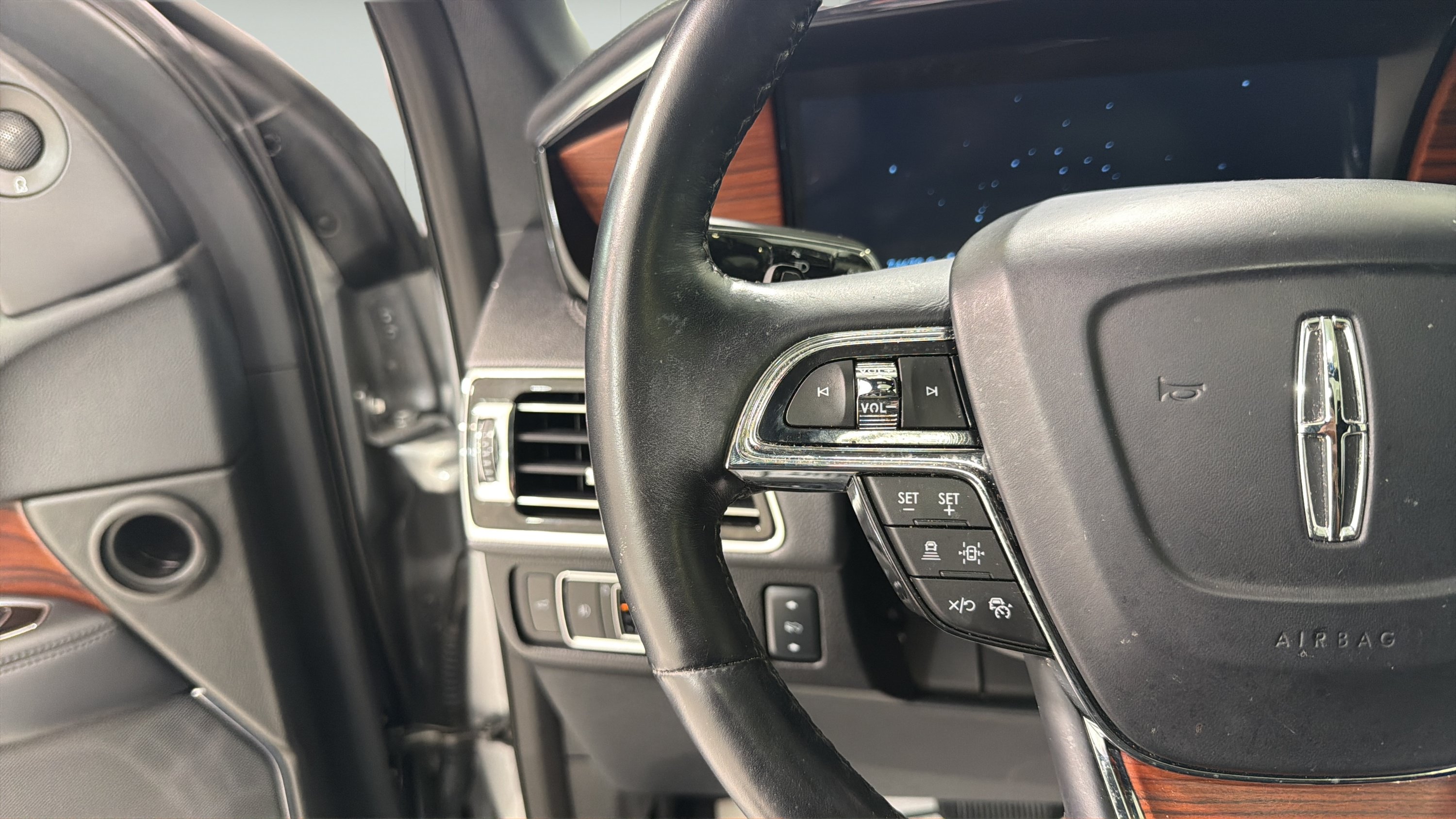 Used 2023 Lincoln Navigator 4WD image 13
