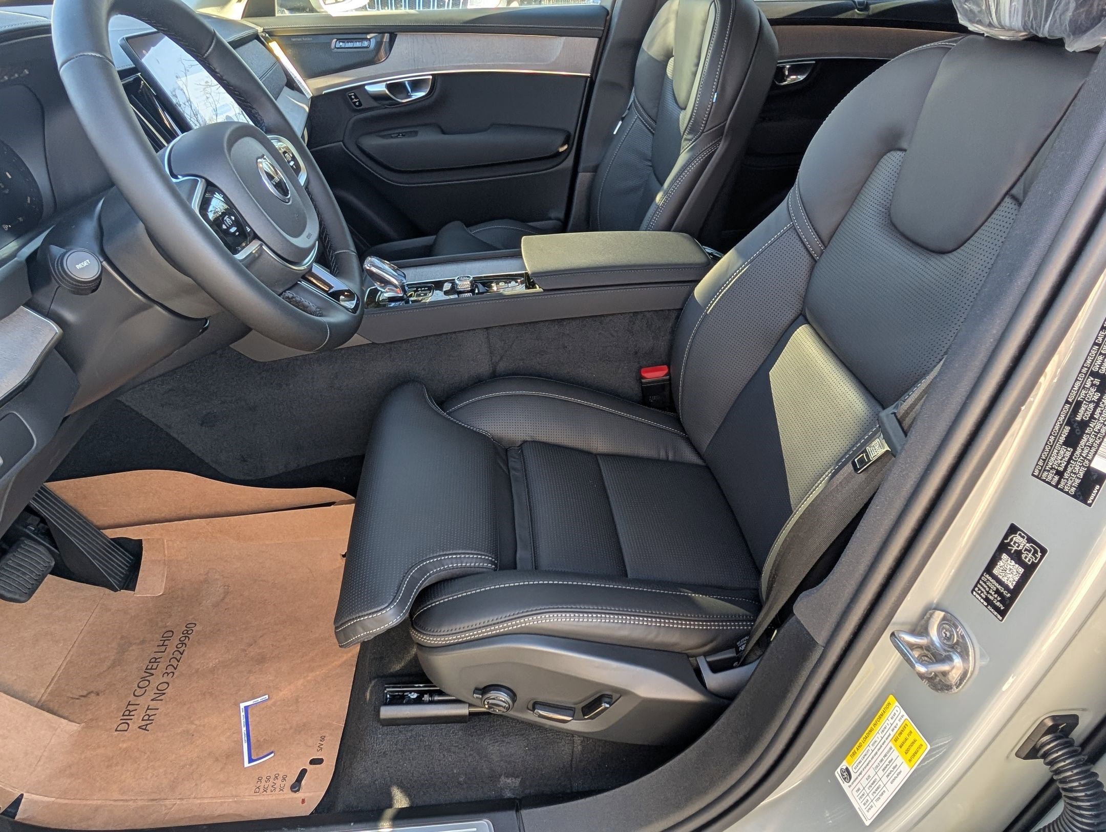 New 2026 Volvo XC90 B6 Ultra w/ Protection Package image 9