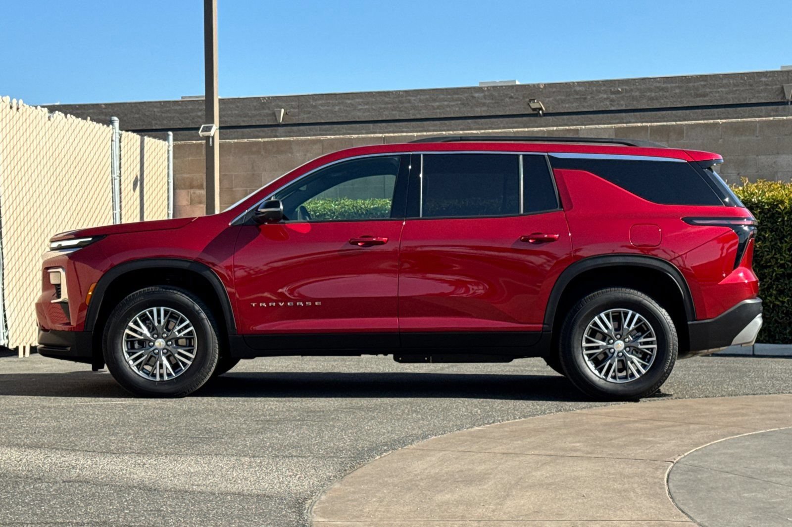 Certified 2026 Chevrolet Traverse LT w/ Driver Confidence Package FWD image 7