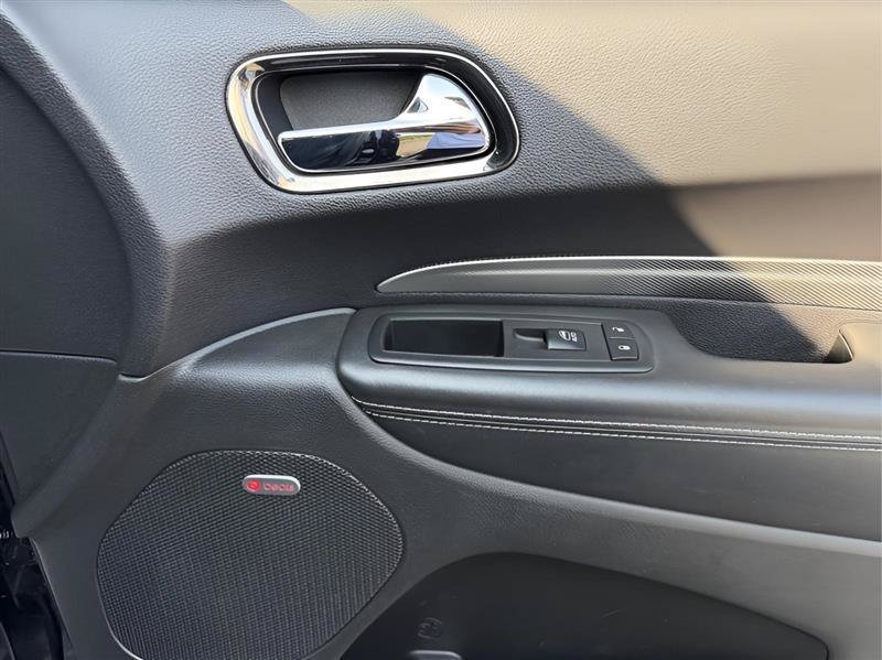 Used 2018 Dodge Durango SRT w/ Technology Group AWD/4WD image 35