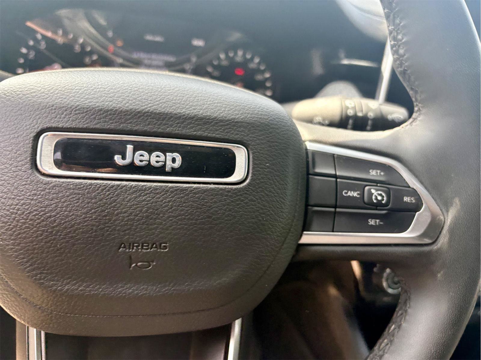 Used 2025 Jeep Compass Latitude AWD/4WD image 19