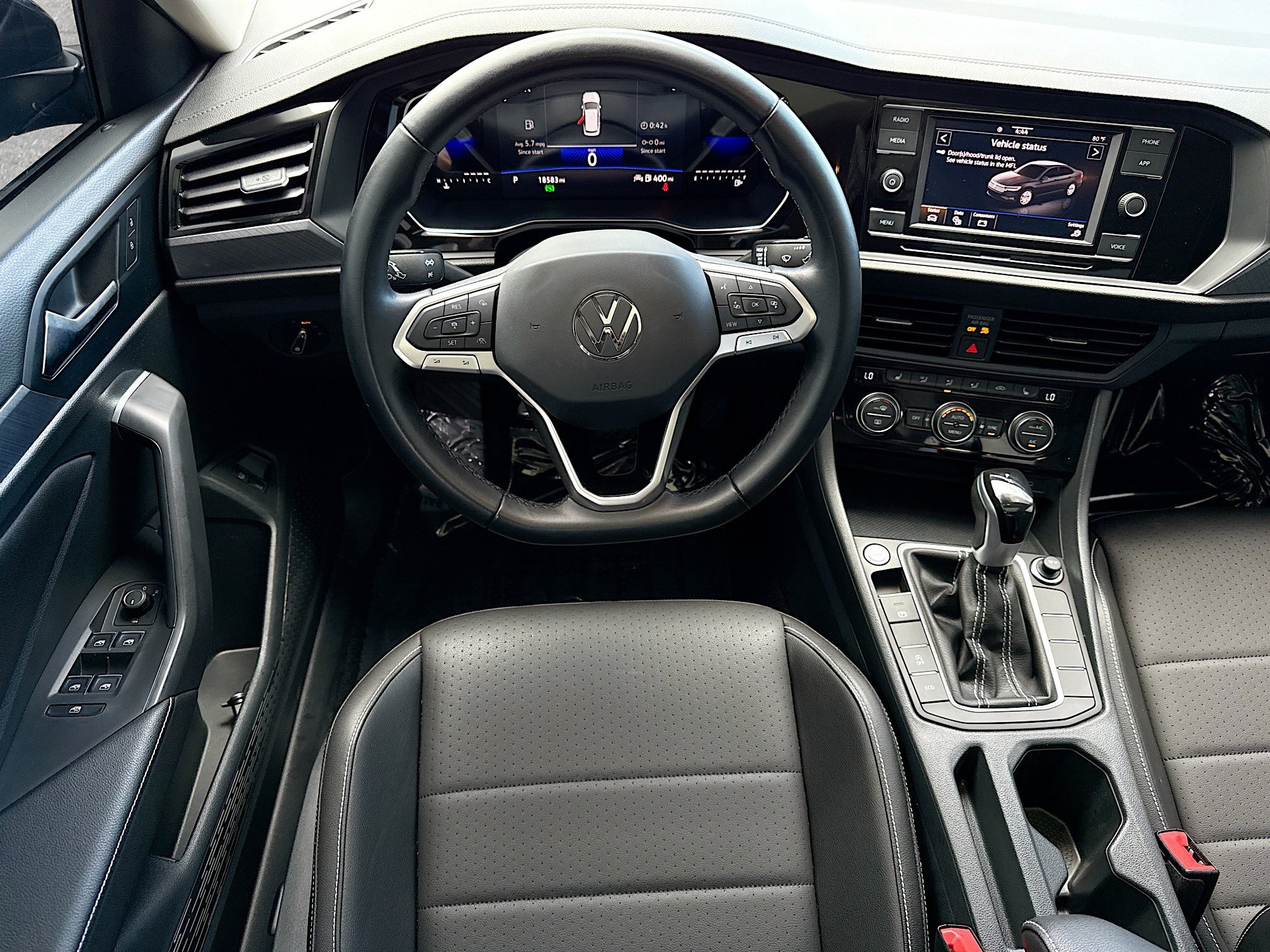 Used 2024 Volkswagen Jetta SE FWD image 16
