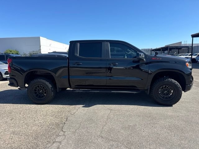 Used 2025 Chevrolet Silverado 1500 LT Trail Boss w/ LPO, Dark Essentials Package AWD/4WD image 4