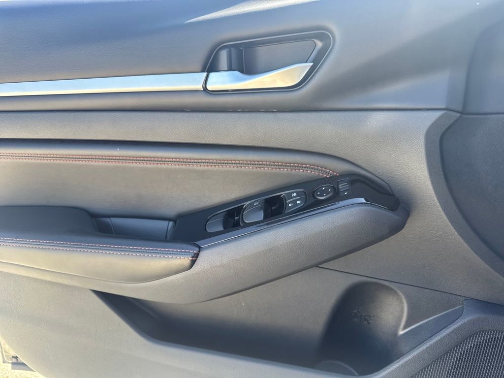 Used 2023 Nissan Altima 2.5 SR FWD image 15