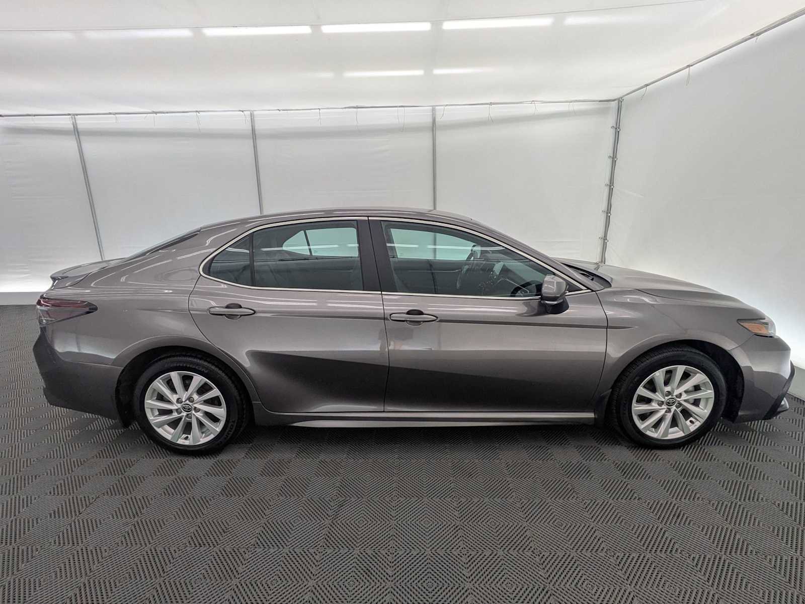 Used 2024 Toyota Camry SE FWD image 7