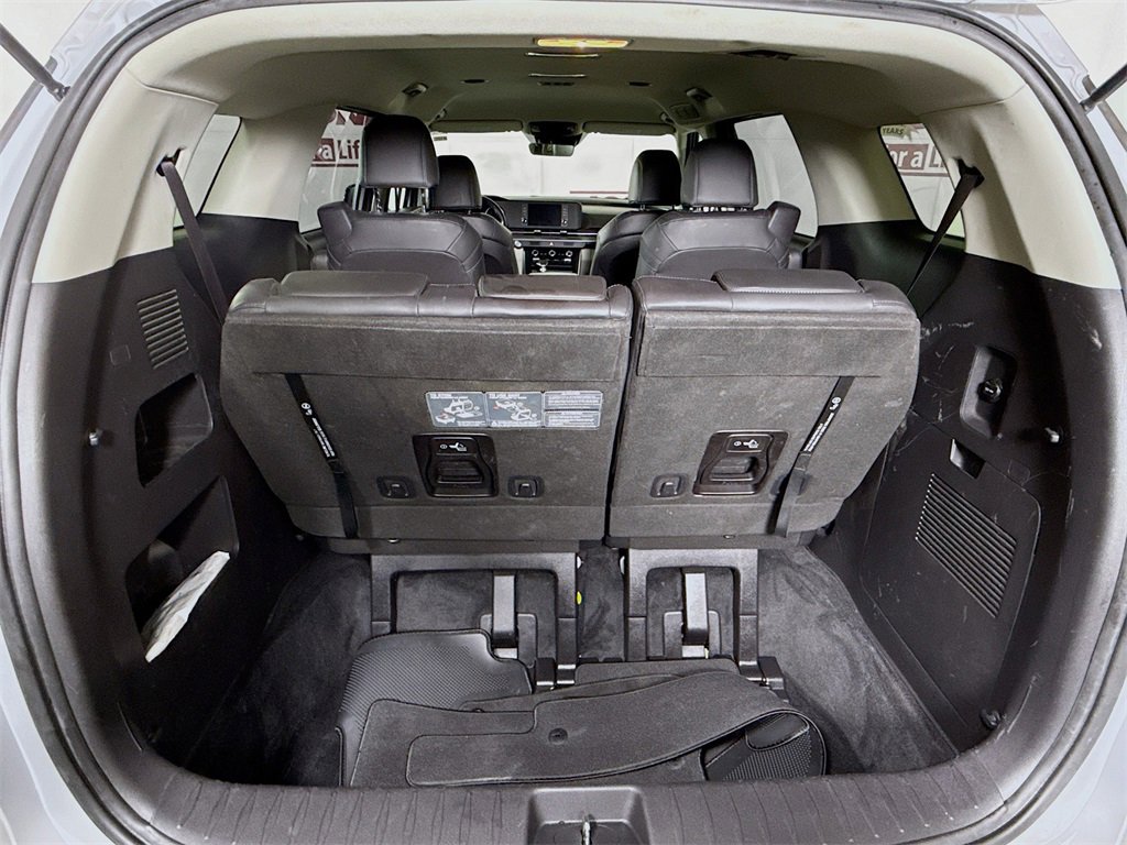 Used 2023 Kia Carnival LX image 29