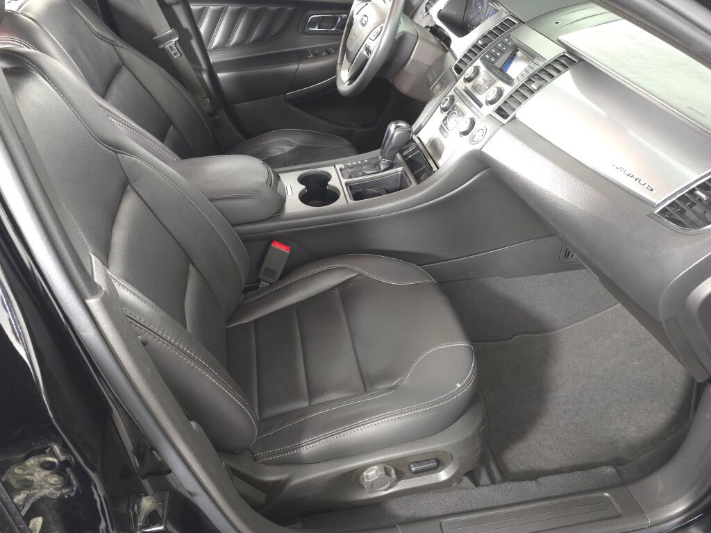 Used 2019 Ford Taurus SEL image 18