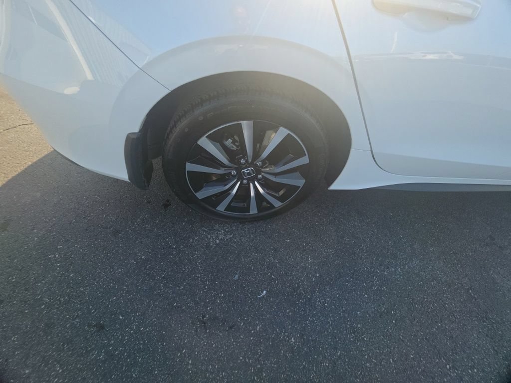 Certified 2024 Honda Civic EX-L image 9