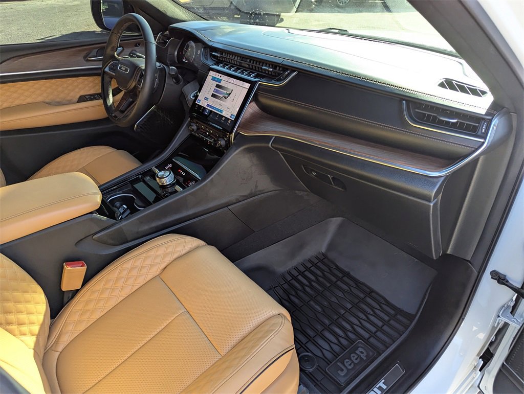 Used 2025 Jeep Grand Cherokee Summit w/ Obsidian Package image 37