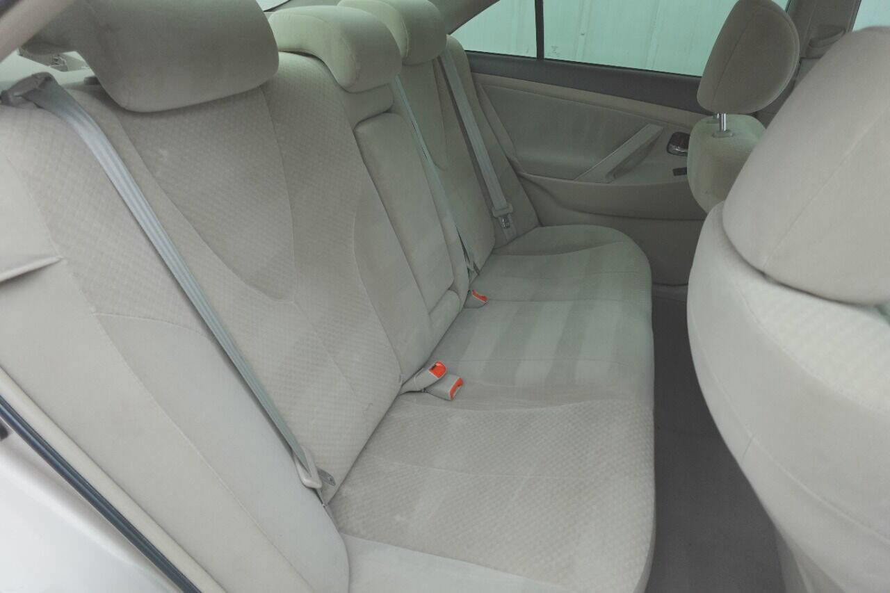 Used 2007 Toyota Camry LE FWD image 25