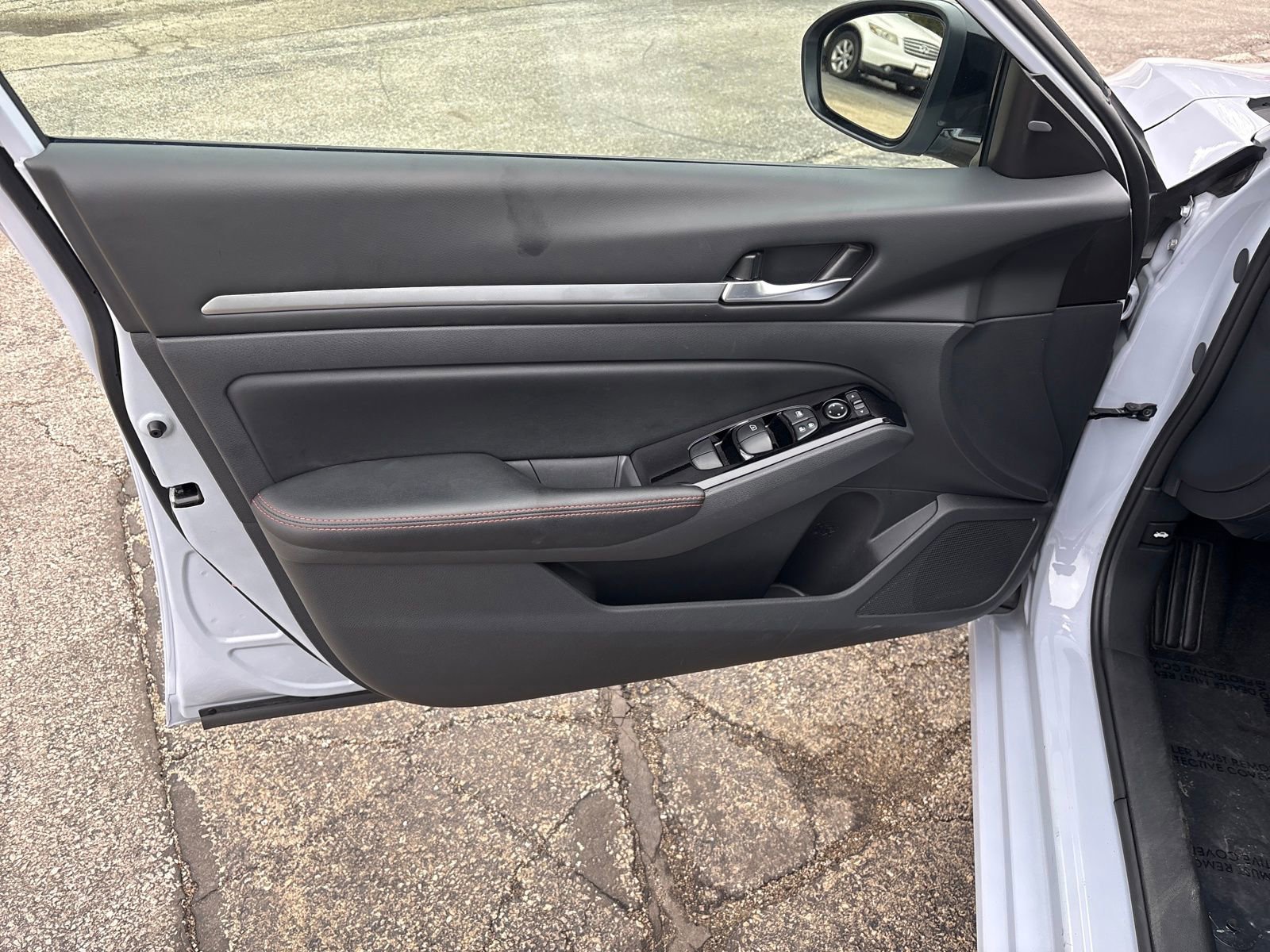 Used 2025 Nissan Altima 2.5 SR image 10