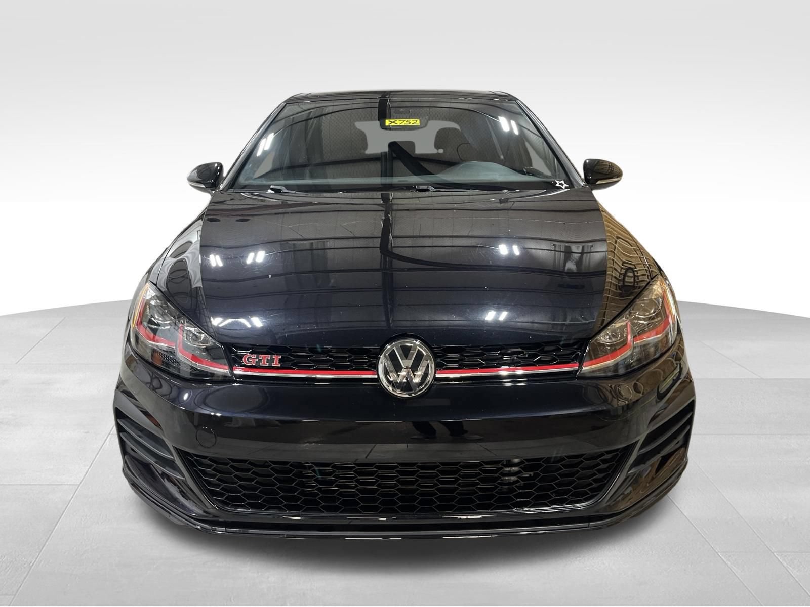 Used 2020 Volkswagen Golf 4-Door FWD image 2