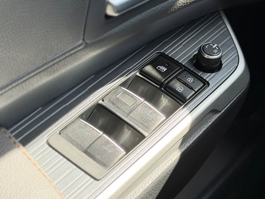 Used 2023 Toyota Sienna XLE Woodland Edition image 21