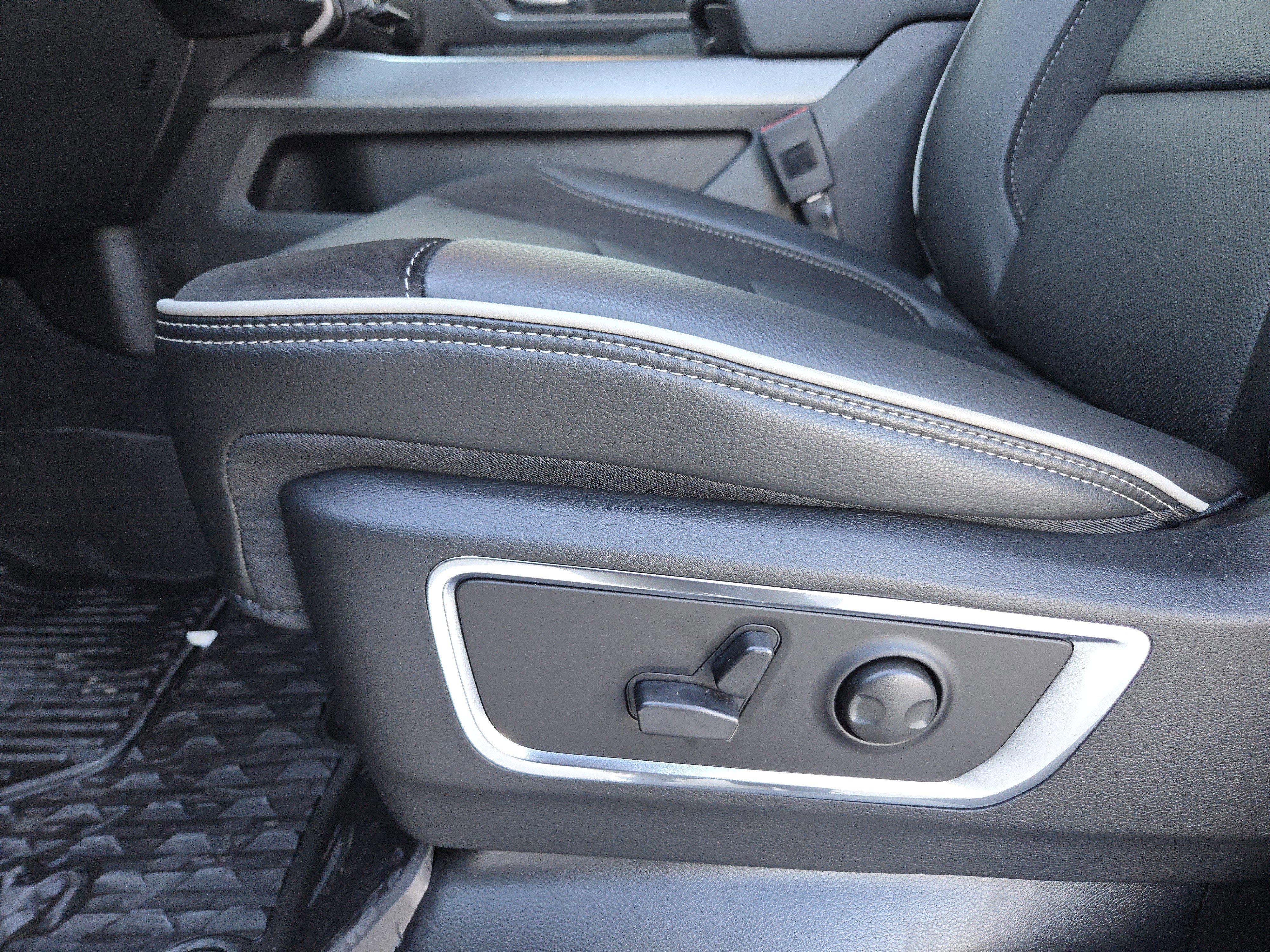 New 2026 RAM 1500 Laramie image 18