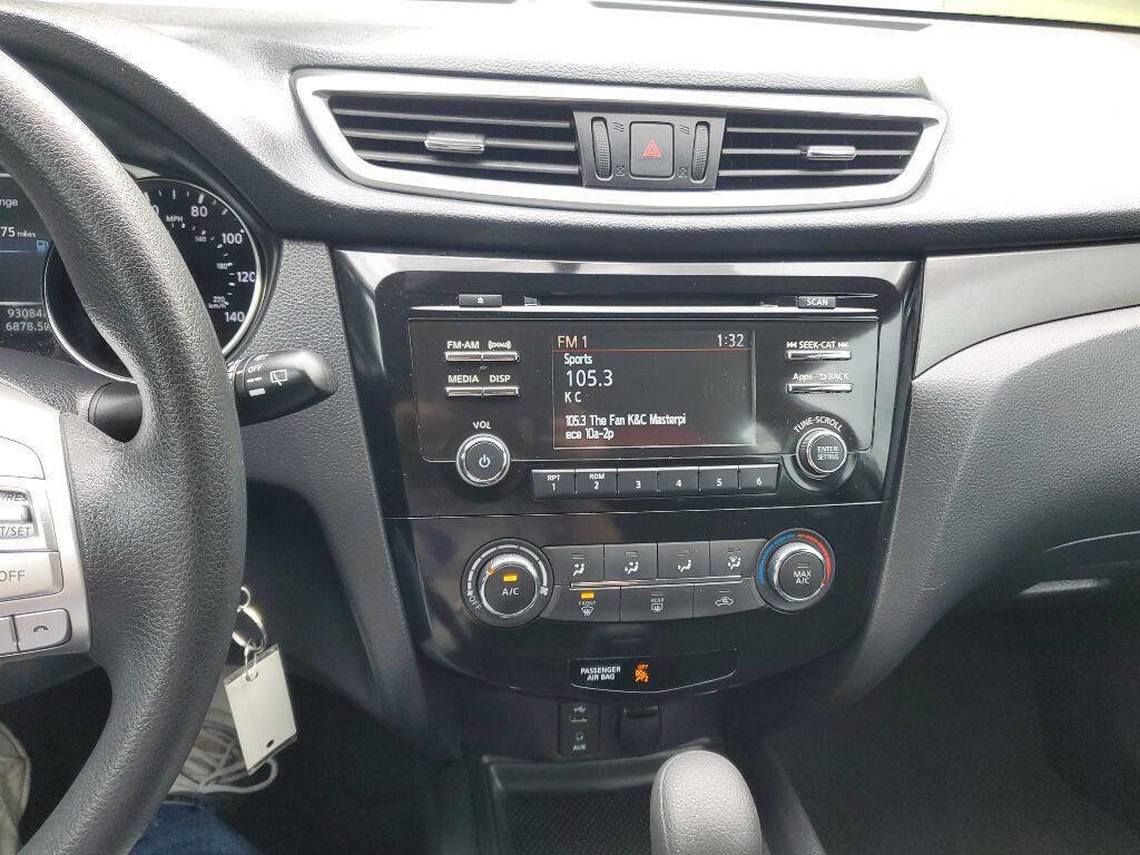 Used 2015 Nissan Rogue S AWD/4WD image 21