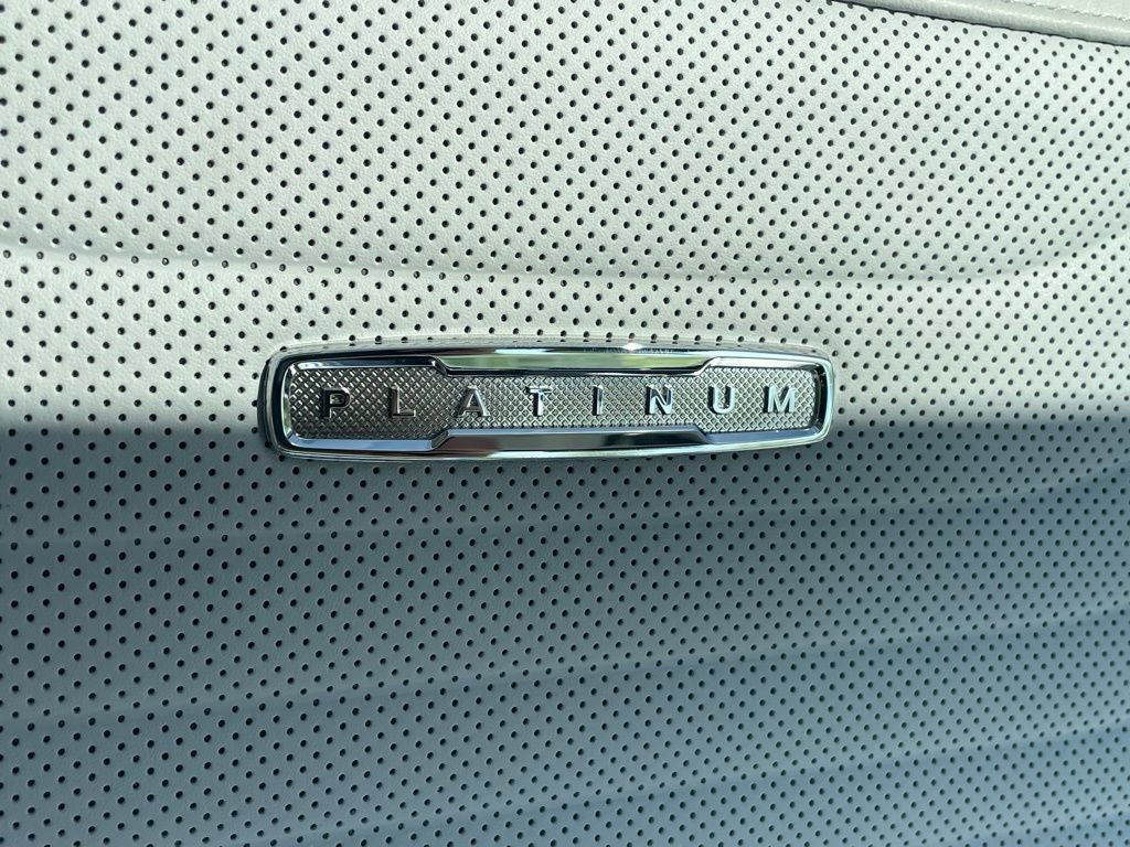 Used 2025 Ford Expedition Platinum w/ Platinum Ultimate Package AWD/4WD image 18